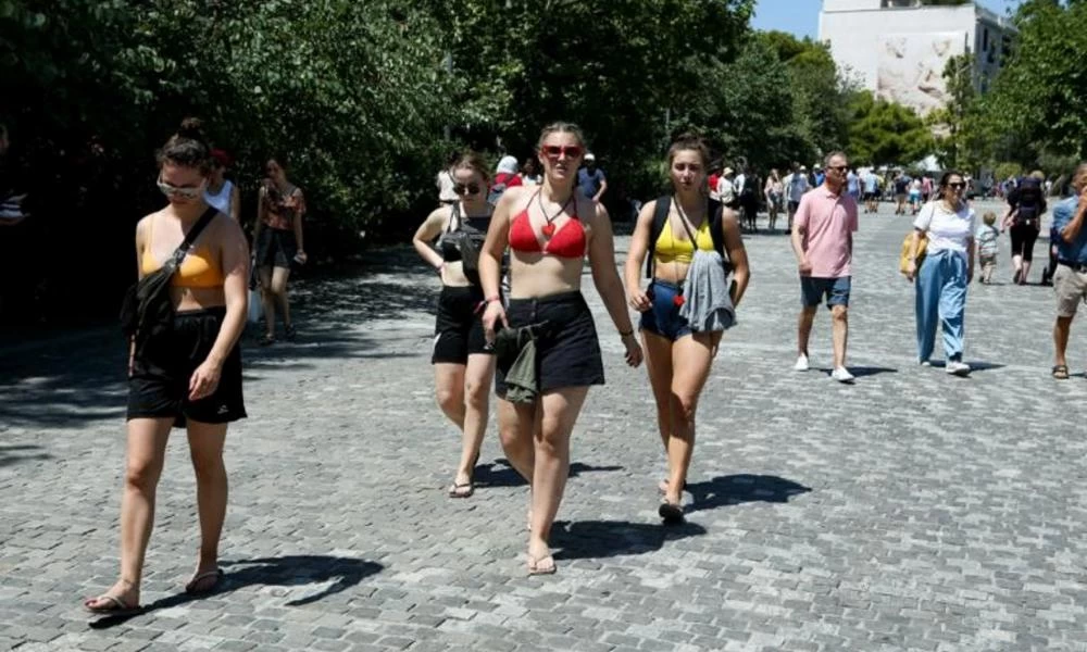 Τέλος η καραντίνα των 2 εβδομάδων για τους Βρετανούς που θα έρθουν στην Ελλάδα